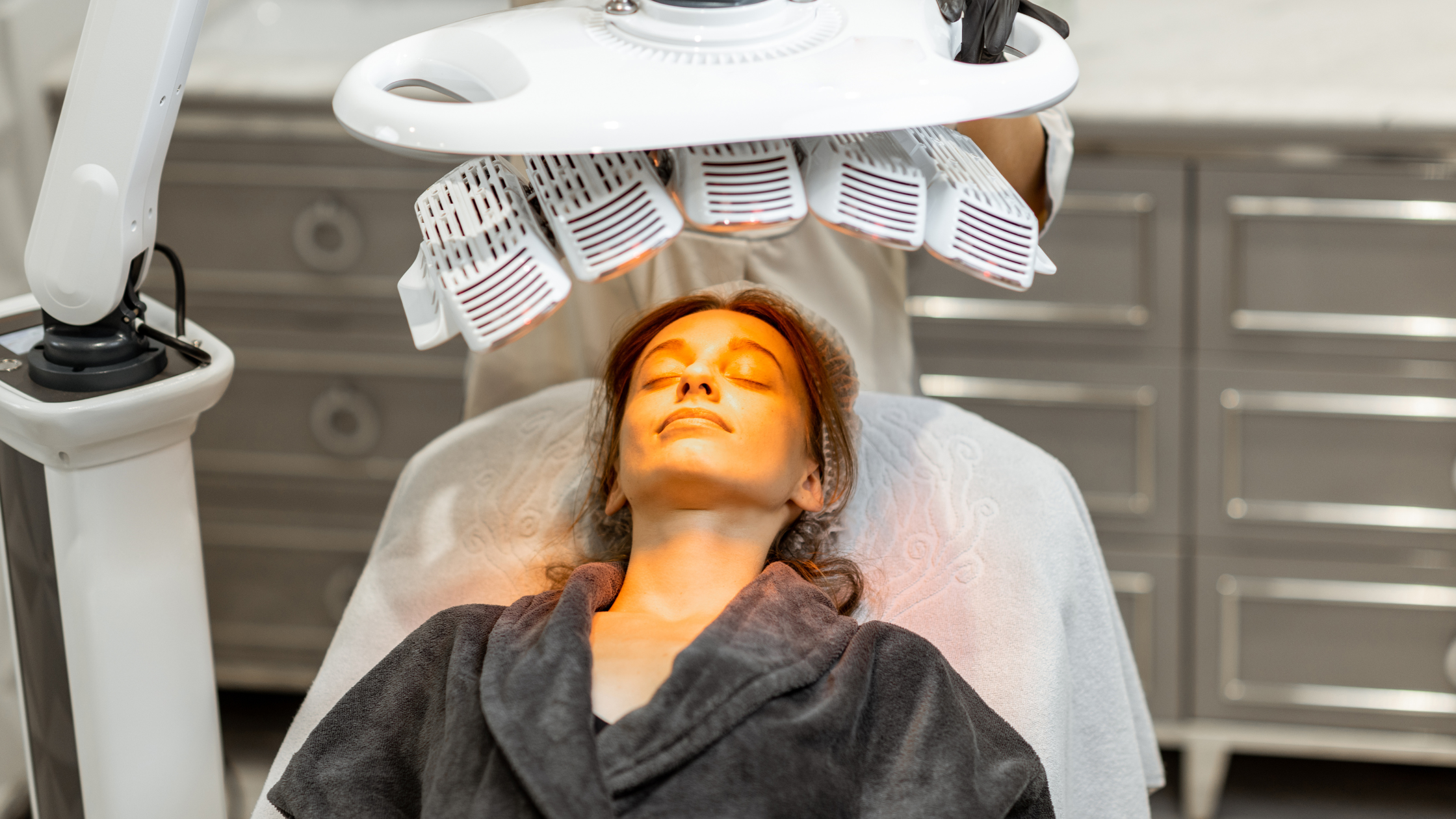 Light Therapy Benefits: What is Phototherapy and How Does it Work?
