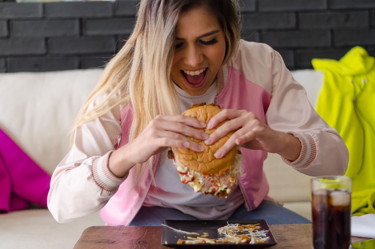 How To Stop Late Night Snacking While You’re Alone In The House