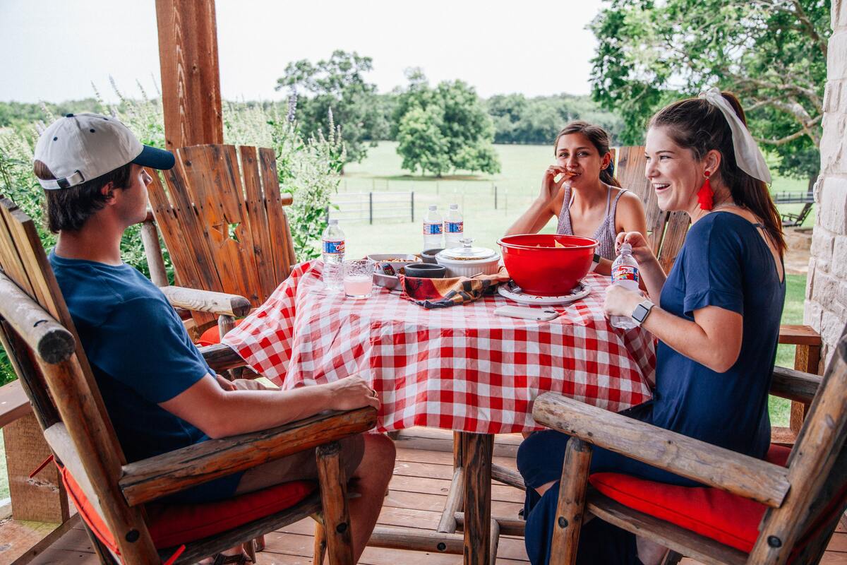 10 Summer Patio Decor Tips For A Beautiful Outdoor Space