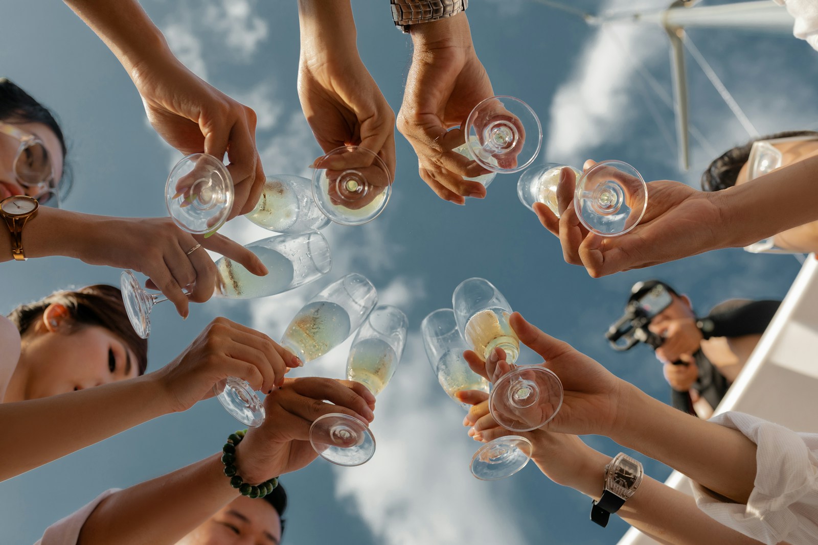 お酒を飲むと顔が赤くなるのが嫌！フラッシュ反応について知ろう。